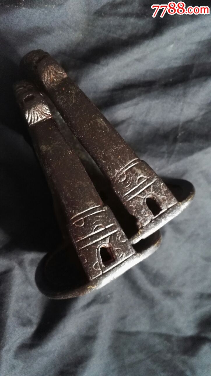 清代龙首铁雕马蹬一副