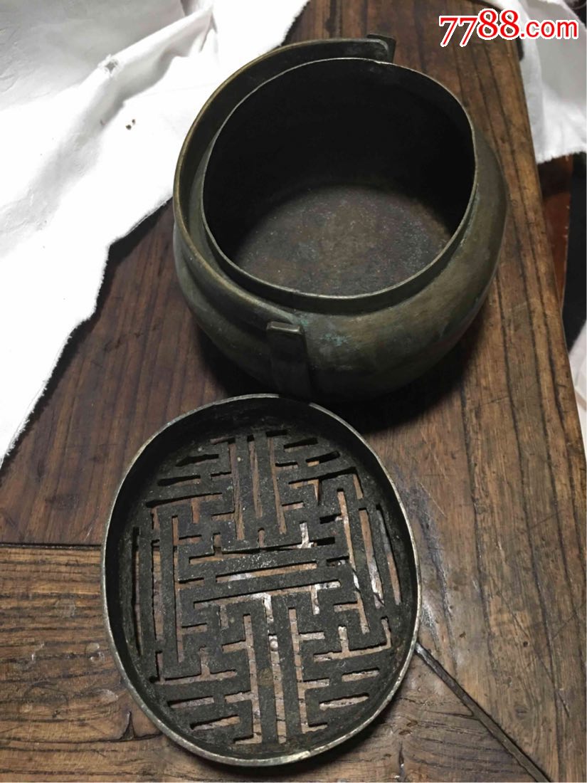 清代的双喜椭圆黄铜手炉