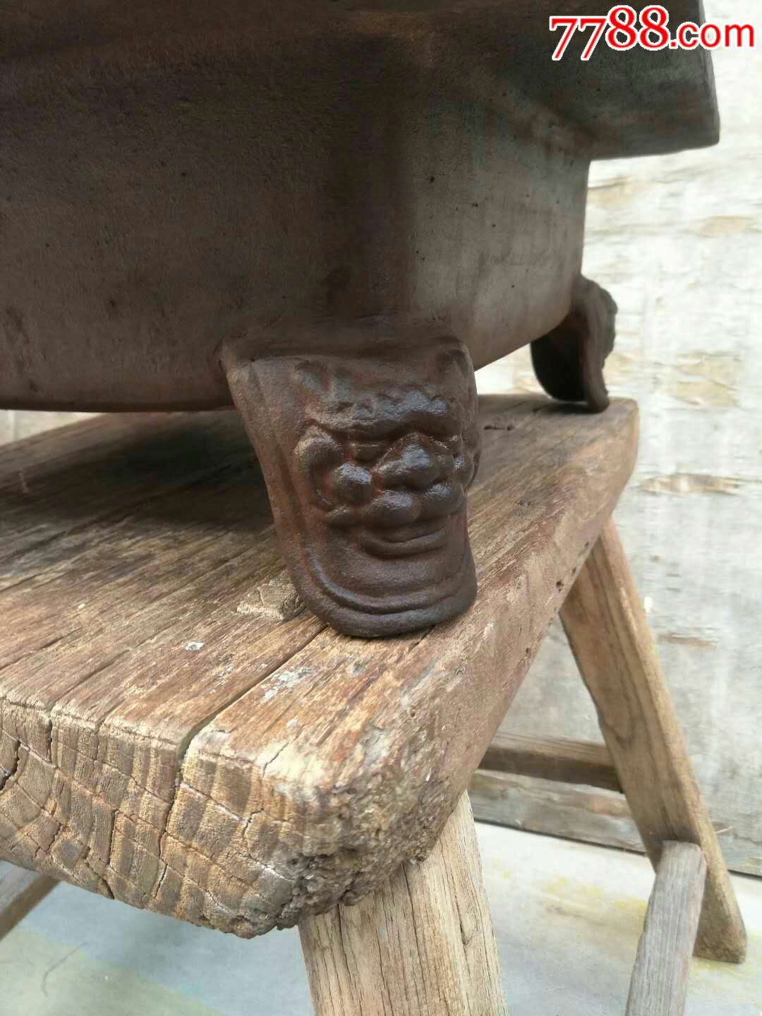 大户人家用的老铁火盆.