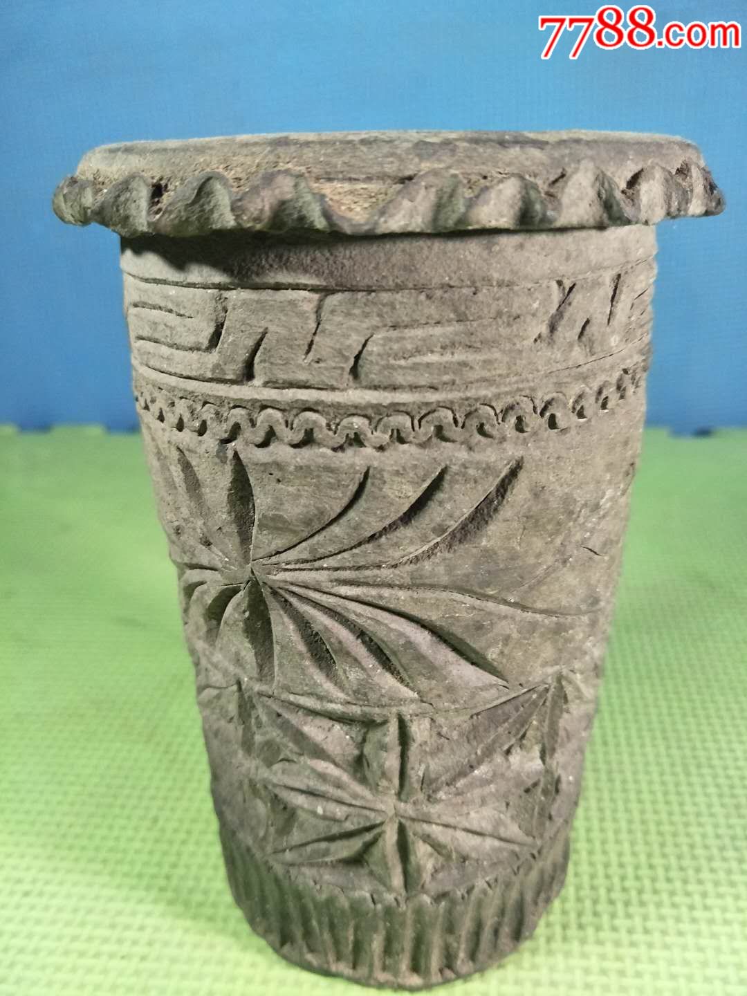 完整无残陶制笔筒,带刻工,纯手工雕刻