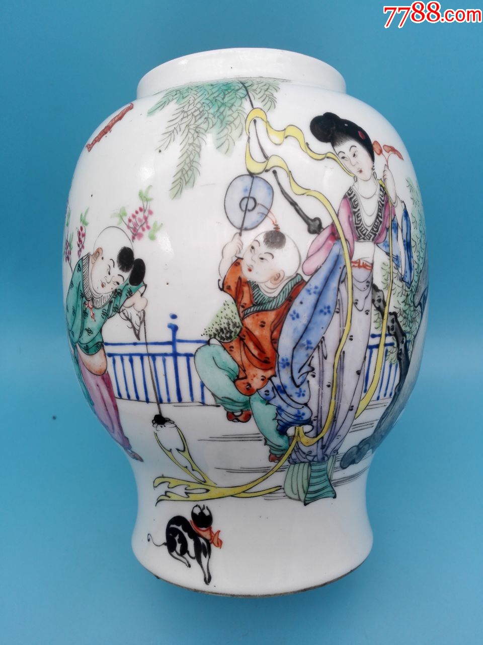 民国永丰作粉彩美人婴戏纹灯笼罐