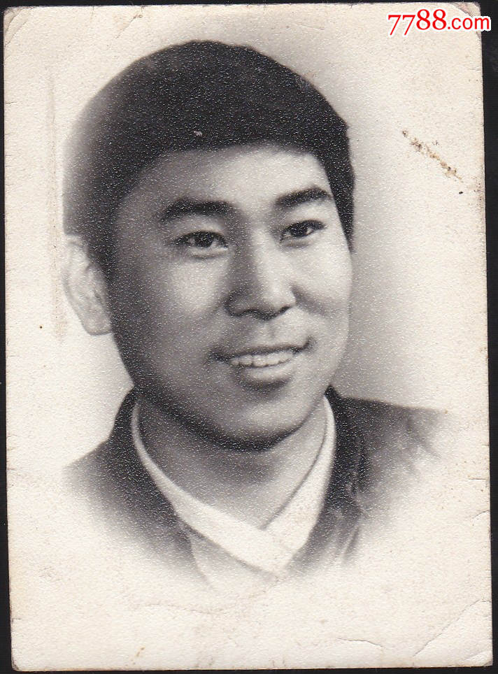 5565 品种: 老照片-老照片 属性: 个人照片,文革(67-76),,,黑白,,2