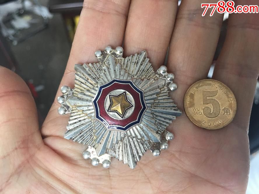 朝鲜三级国旗三级勋章军功章,铜质纪念章包老保真