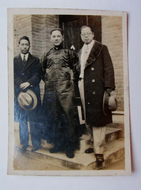 民国老照片:三位绅士,服饰非常讲究,原版!