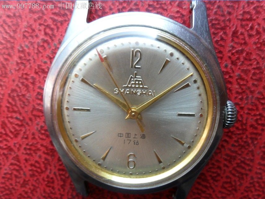 一款近全品的上海611手表,无瑕疵的拉丝盘面金色刻度有两位阿拉伯数字