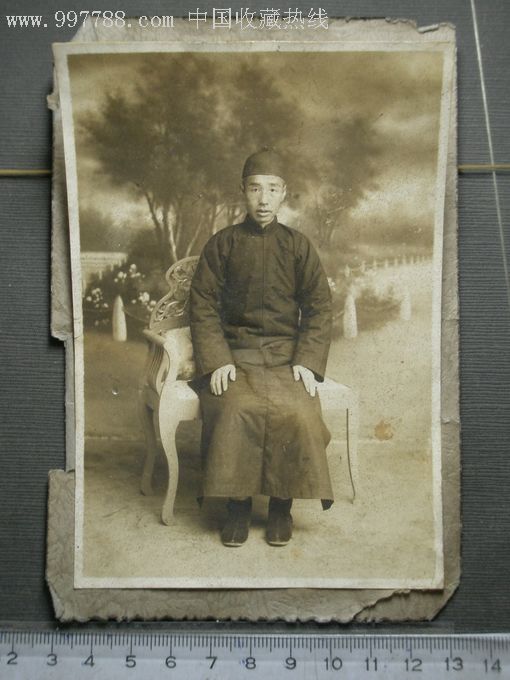 戴瓜皮帽的民国男子照片,长袍.9.3*13.