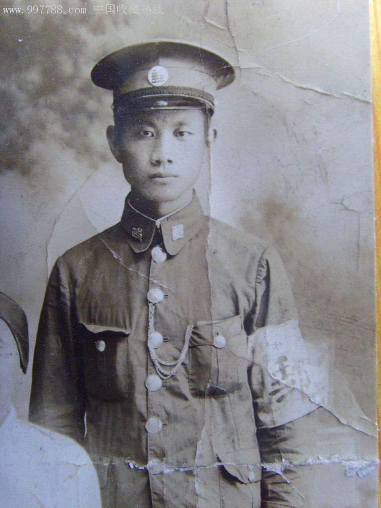 民国邮差着装及家人温馨照"罕"