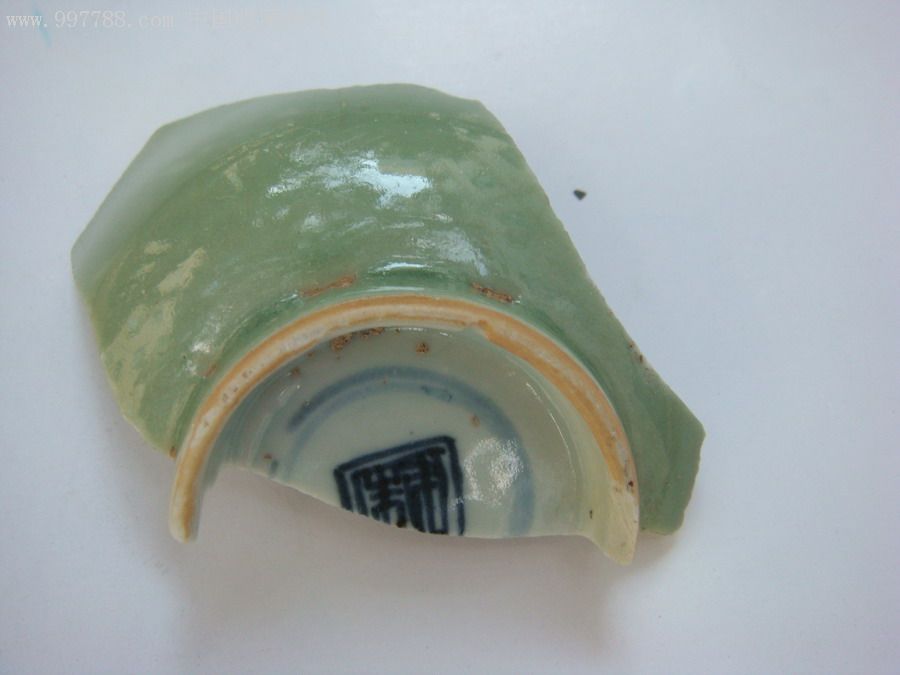 乾隆豆青釉青花八卦纹碗瓷片