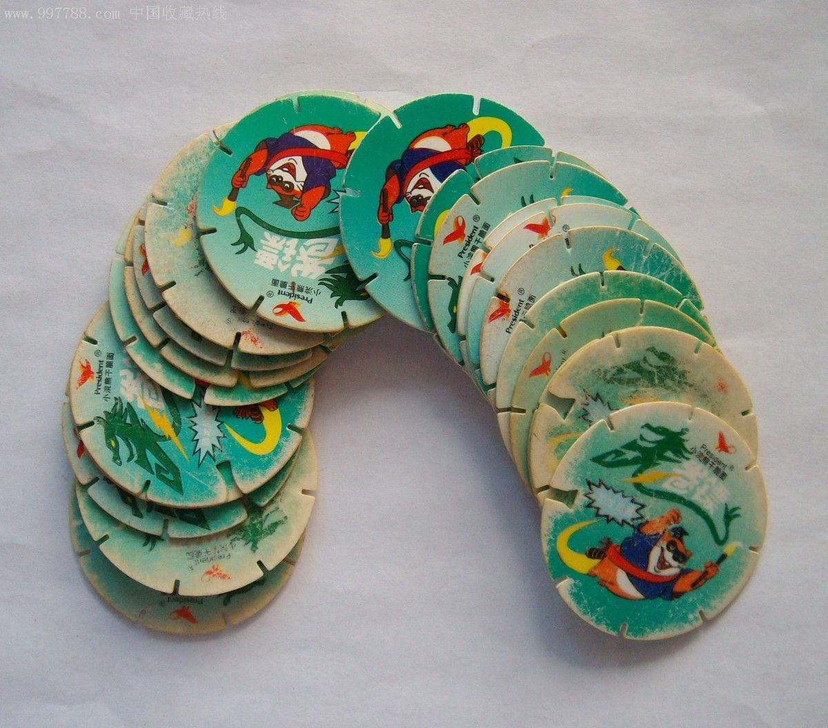 小浣熊干脆面龙卷镖《恐龙风暴》圆卡23张合售(7-8品)