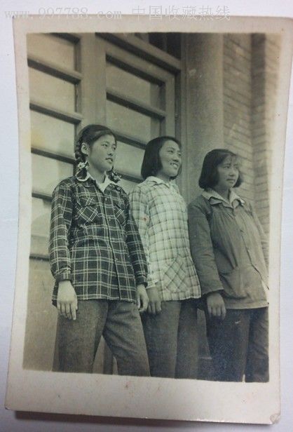 老照片"三个女青年合影"