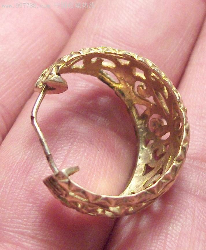 明代漂亮金耳环一只