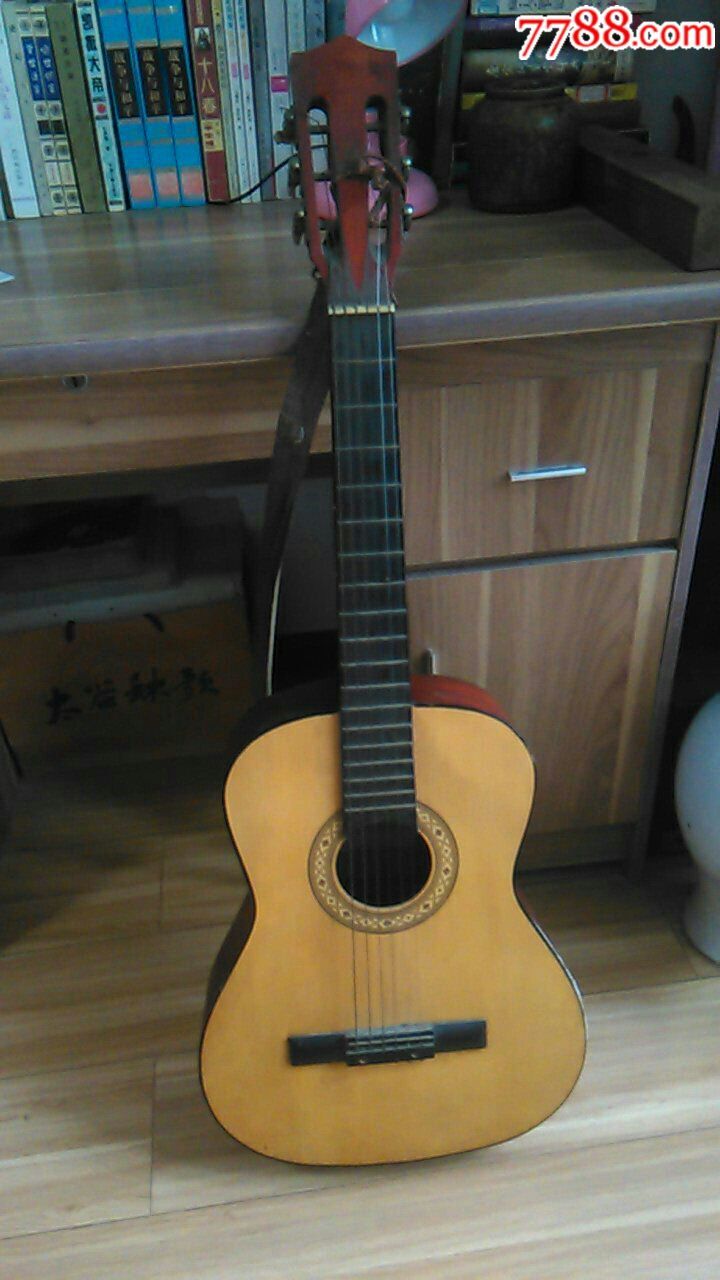 梅花牌吉他