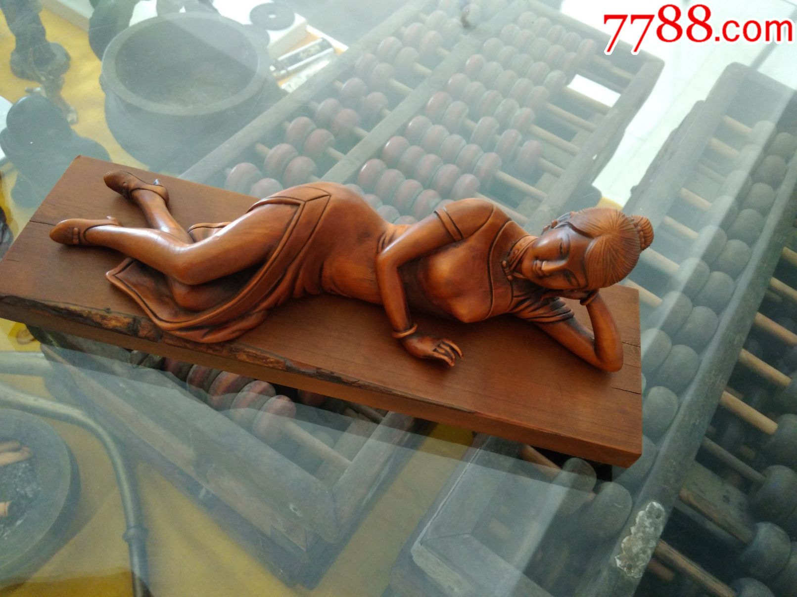 黄杨木雕旗袍美女