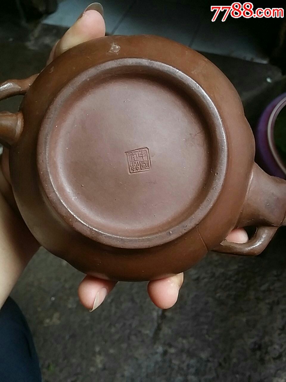 文革(梅花壶)有繁体底款(中国宜兴)