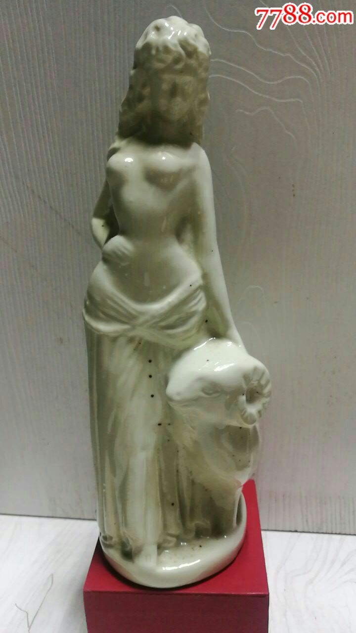 牧羊女瓷摆件
