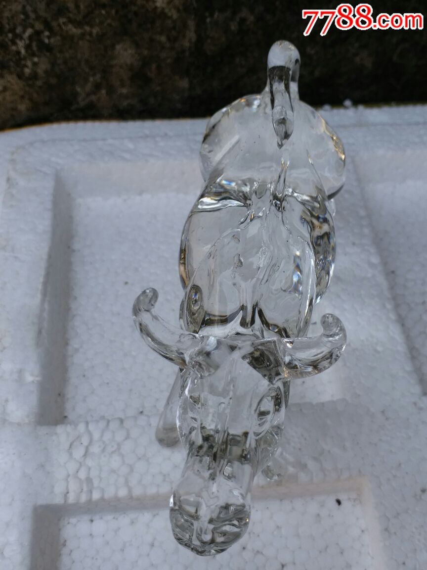 东海水晶牛无磕碰