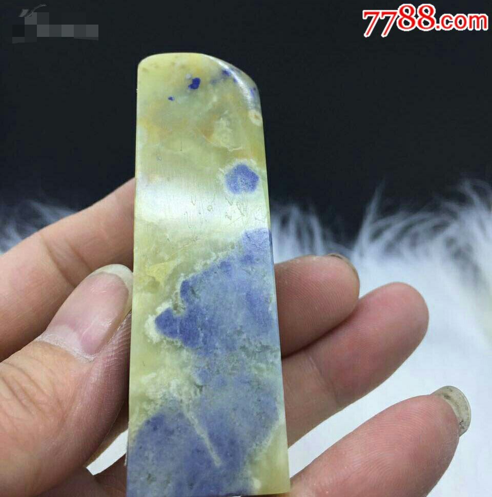 青田封门蓝带奇纹印章,石质光润而凝细,微透明晶莹可爱非常稀少珍贵