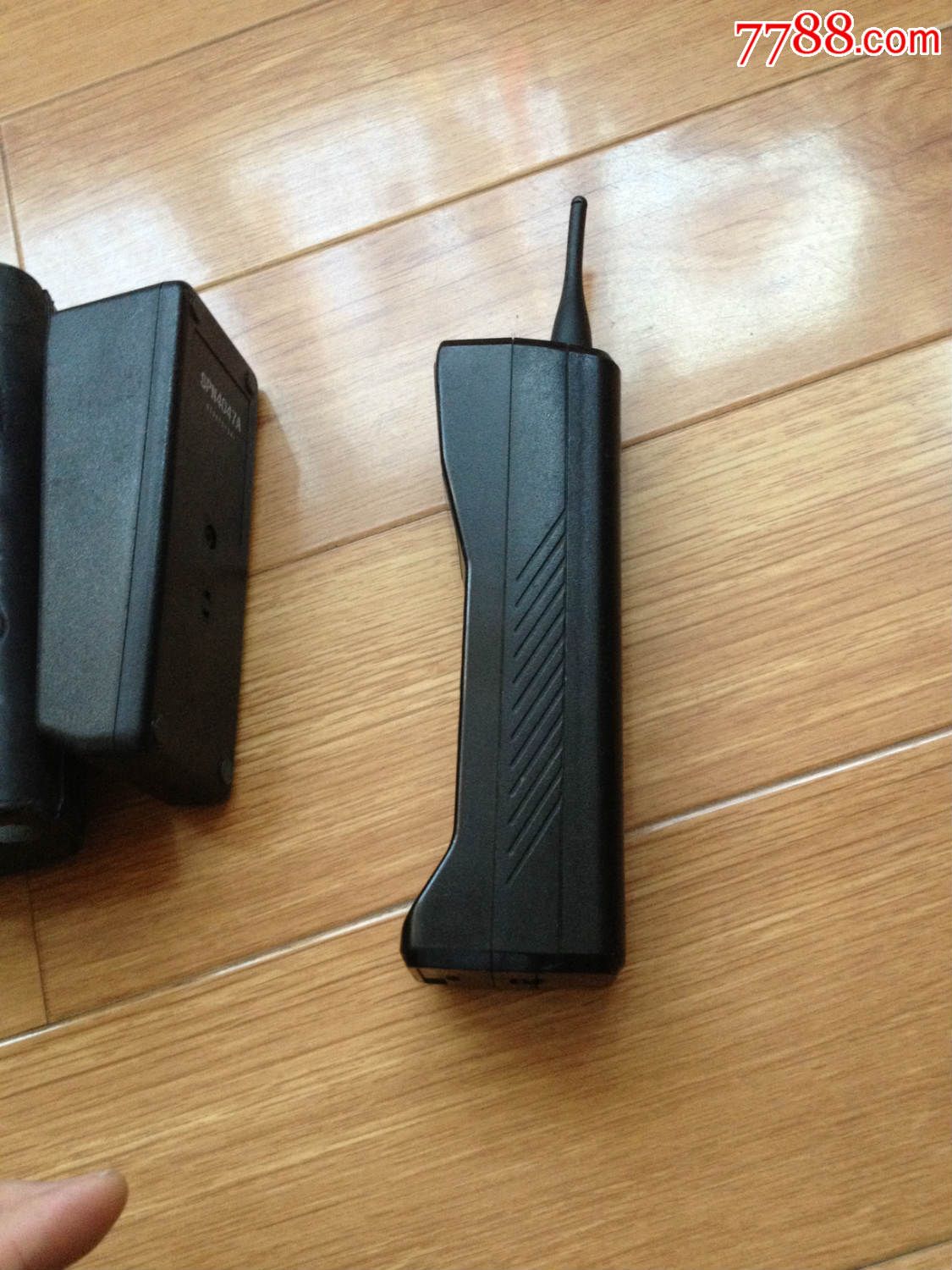 原装好品摩托罗拉8*00x大哥大带原装皮套!一个充电盒!没有充电器