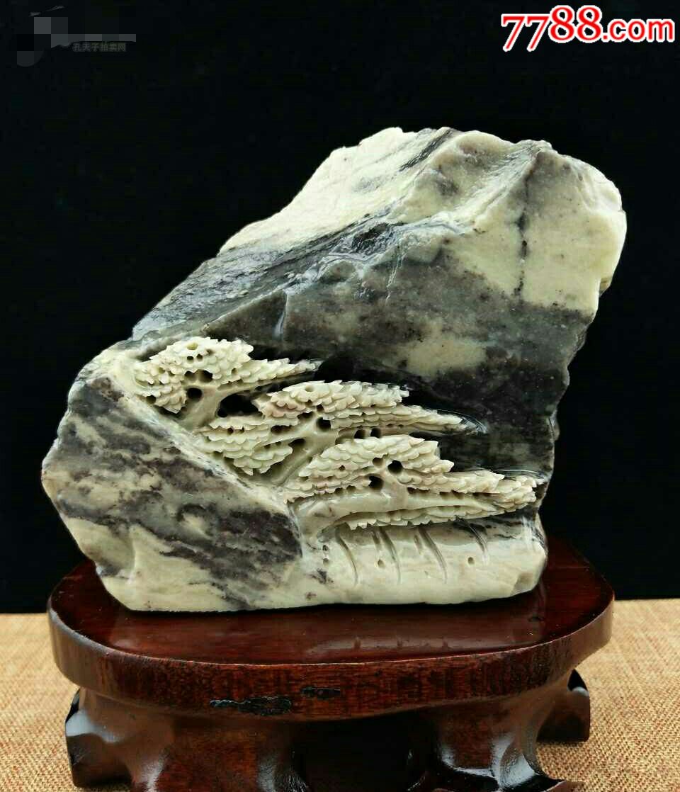 精品青田封门紫檀石摆件《寿比南山不老松》,送底座,石质光润而凝细