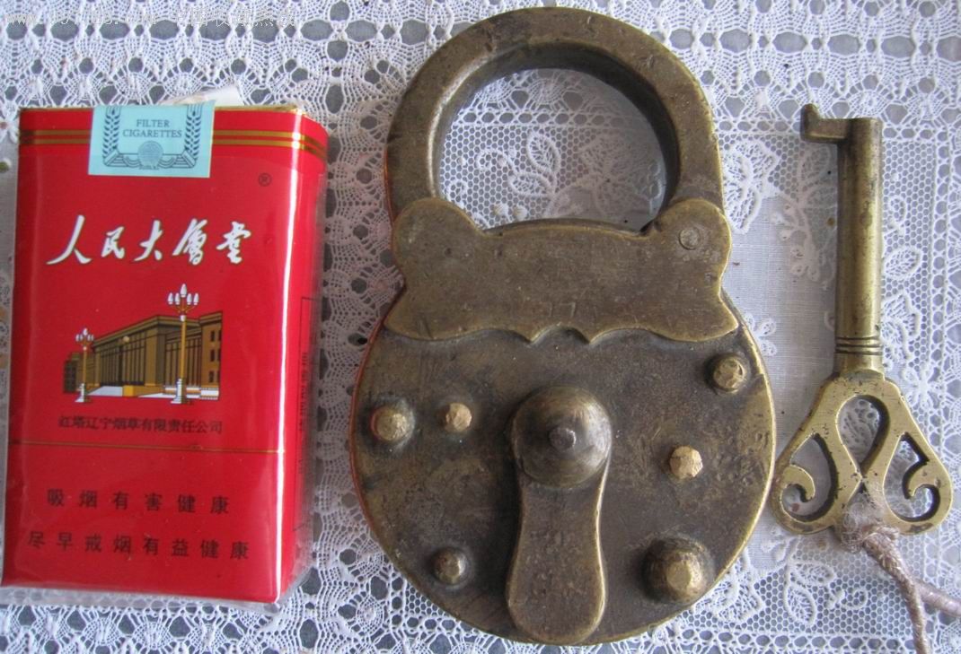 民国时期进口的带风雨门的大型方梁黄铜锁
