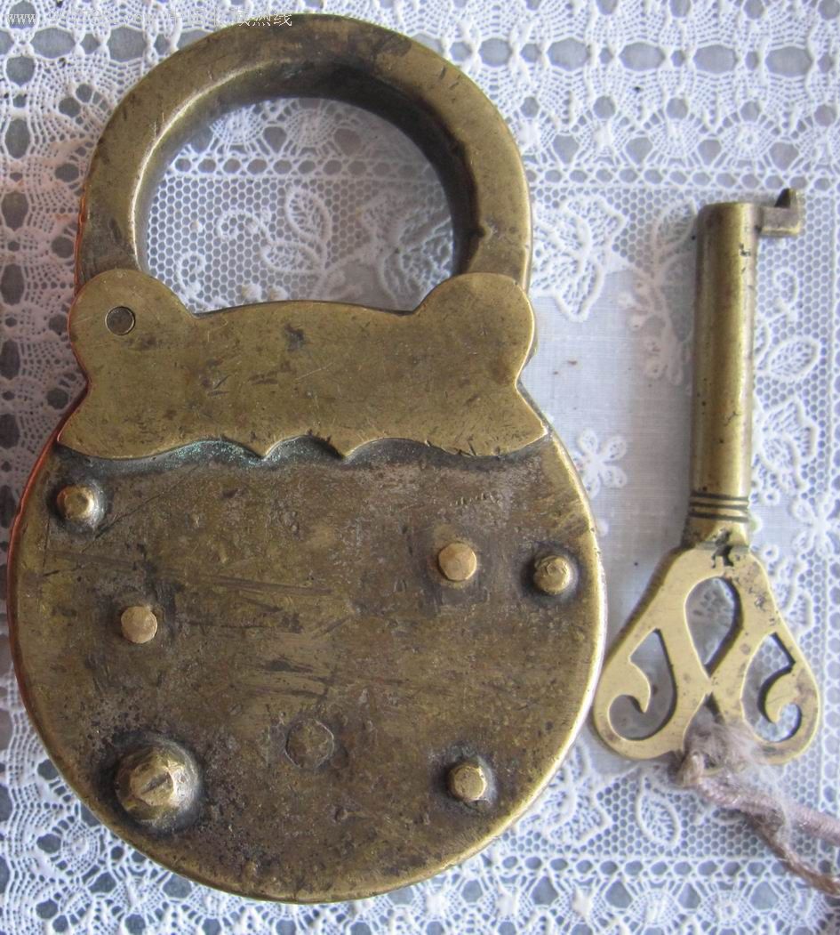 民国时期进口的带风雨门的大型方梁黄铜锁