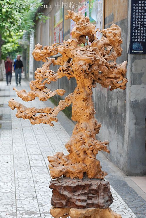 四川德阳冰雪斋雕刻精品作品迎客松