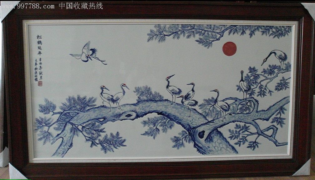 瓷板画(松鹤延年图)由中国工艺美术大师杨文华绘制