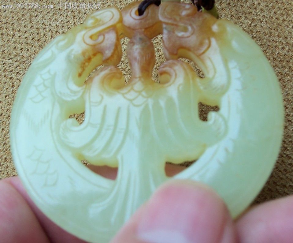 和田玉挂件(双龙戏凤)