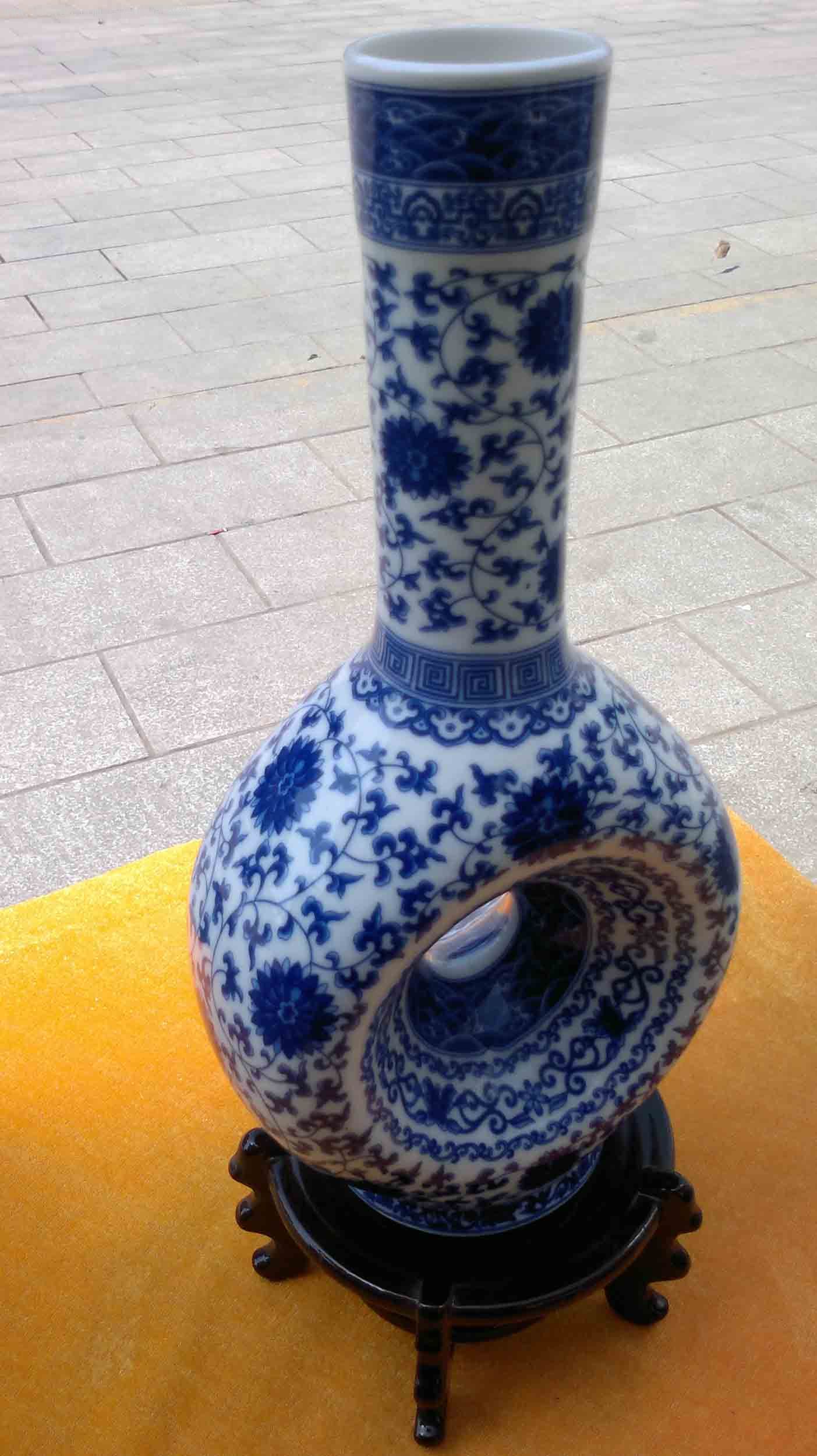 缠之莲月亮瓶