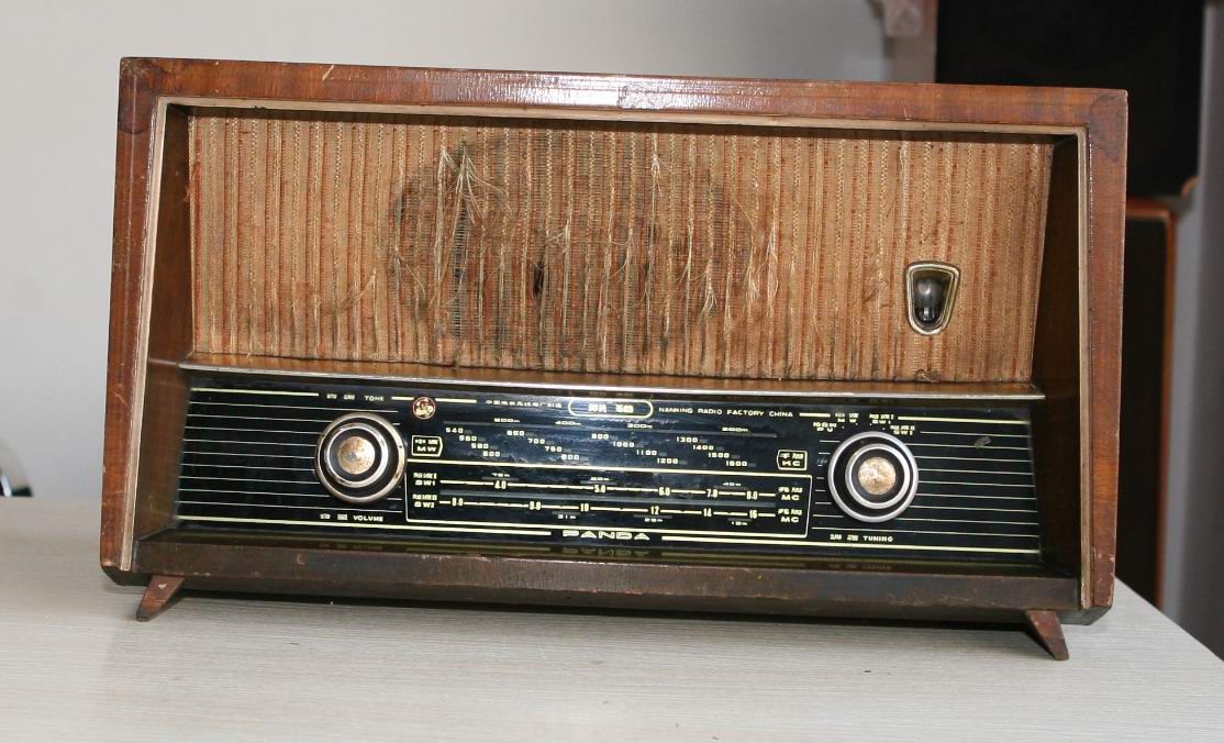 很少见的熊猫电子管收音机