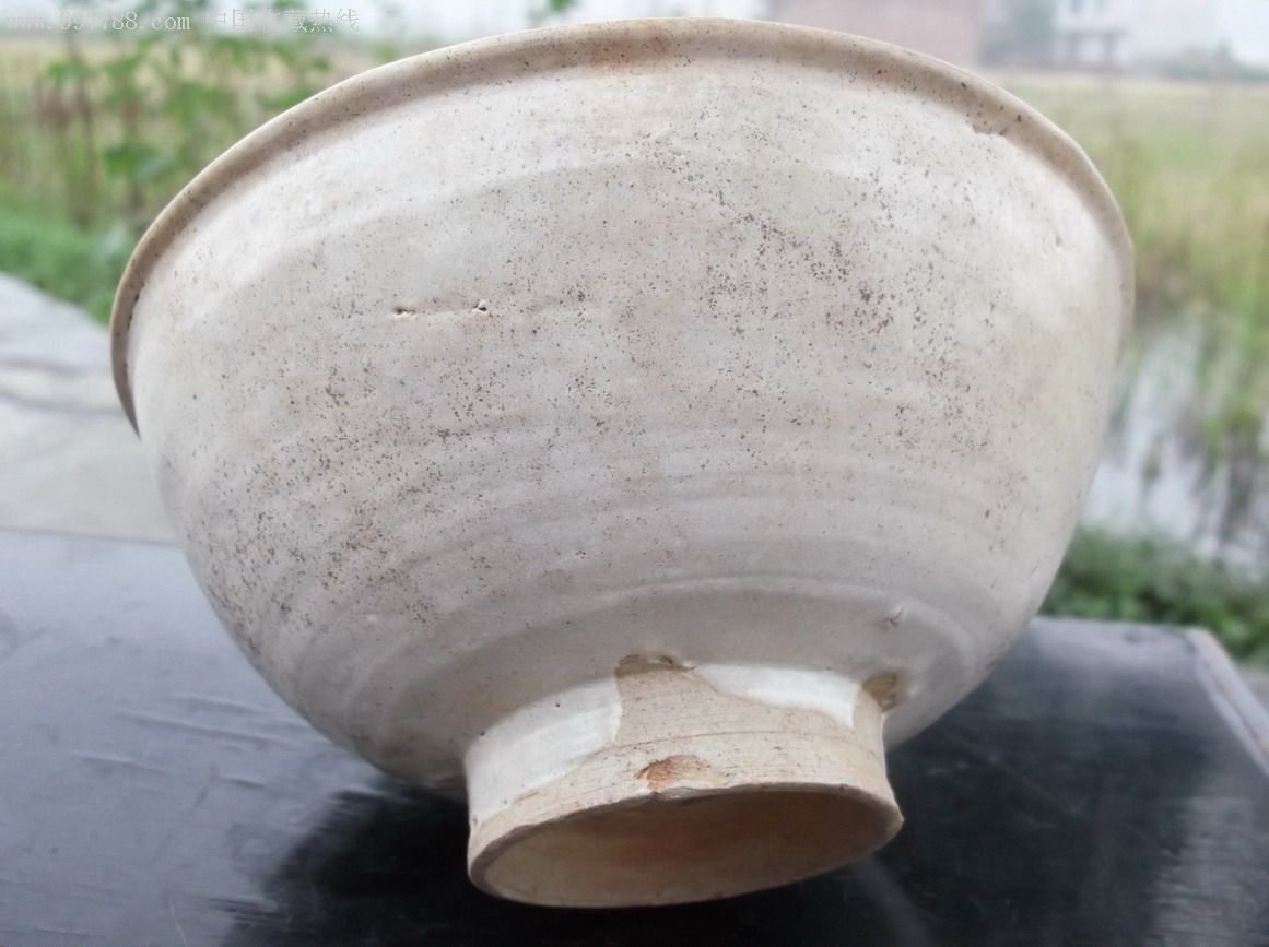 宋高足撇口白釉碗