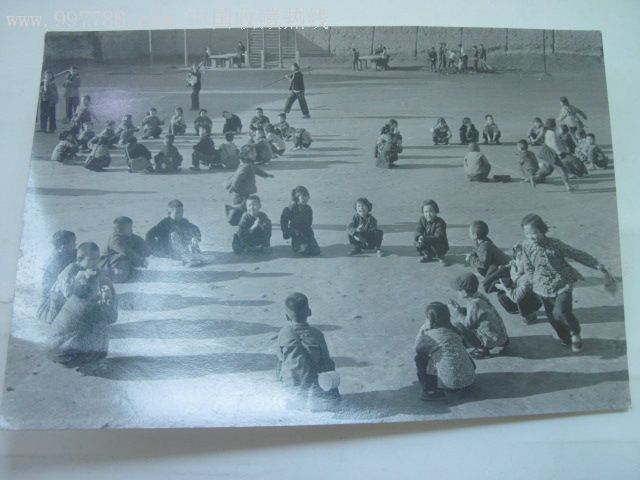 60年代西安南关小学学生课间休息游戏照