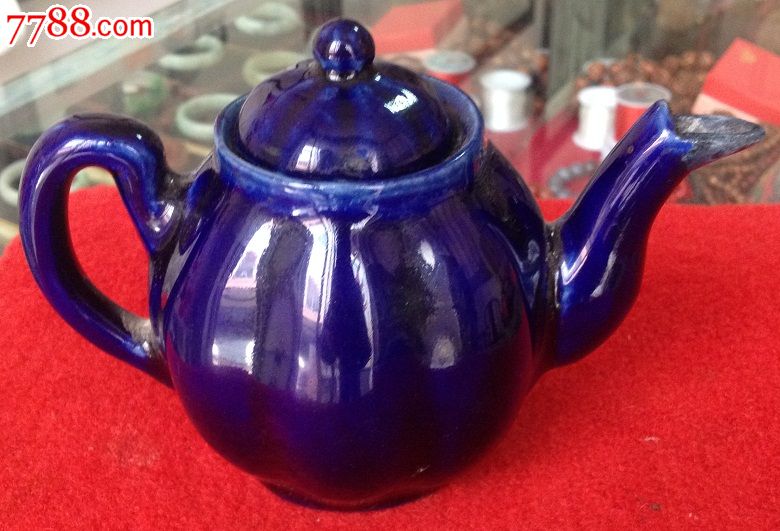 老霁蓝釉茶壶一只!