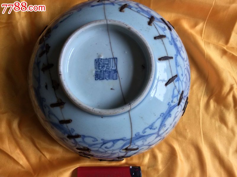 清嘉庆青花花卉纹大碗