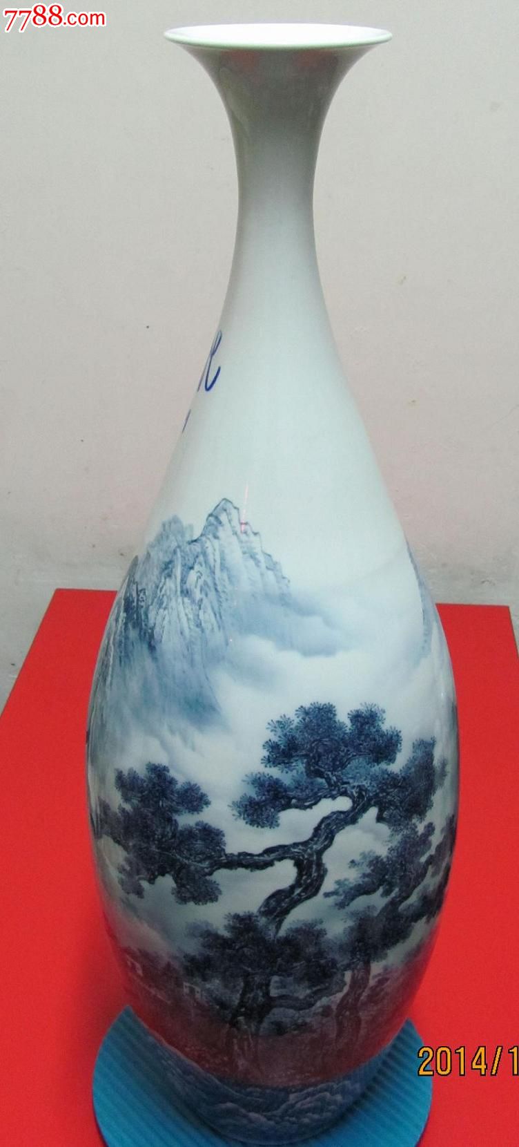 **春山乡情·青花瓷瓶一件·谢德标作品_青花瓷