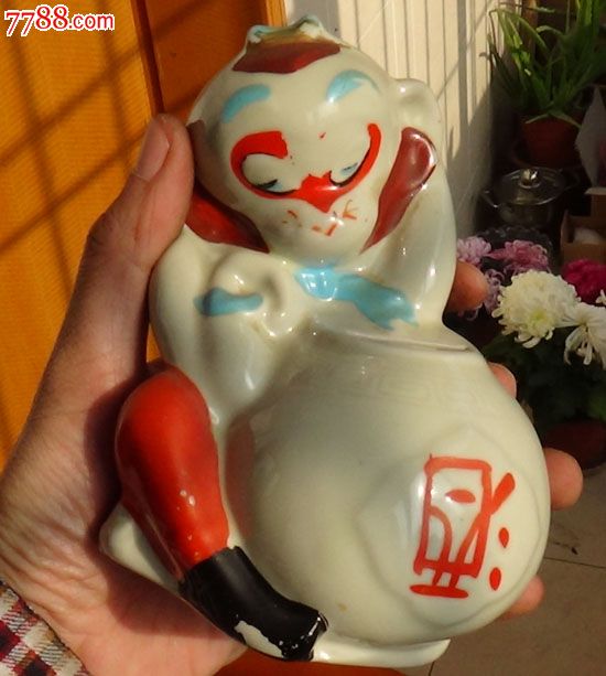 文革时期孙悟空抱酒坛子造型的老存钱罐