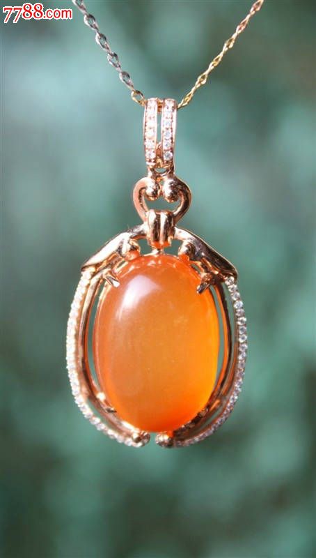 新疆宝石光吊坠