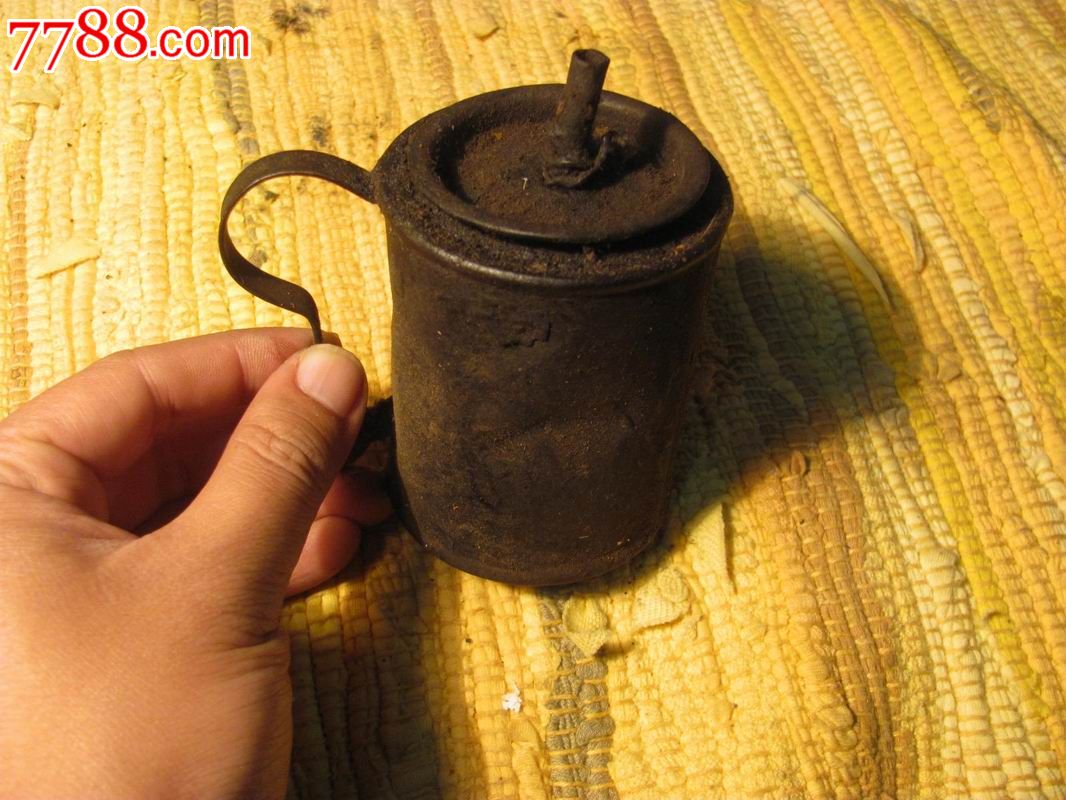 民国时期使用的老铁便携小油灯