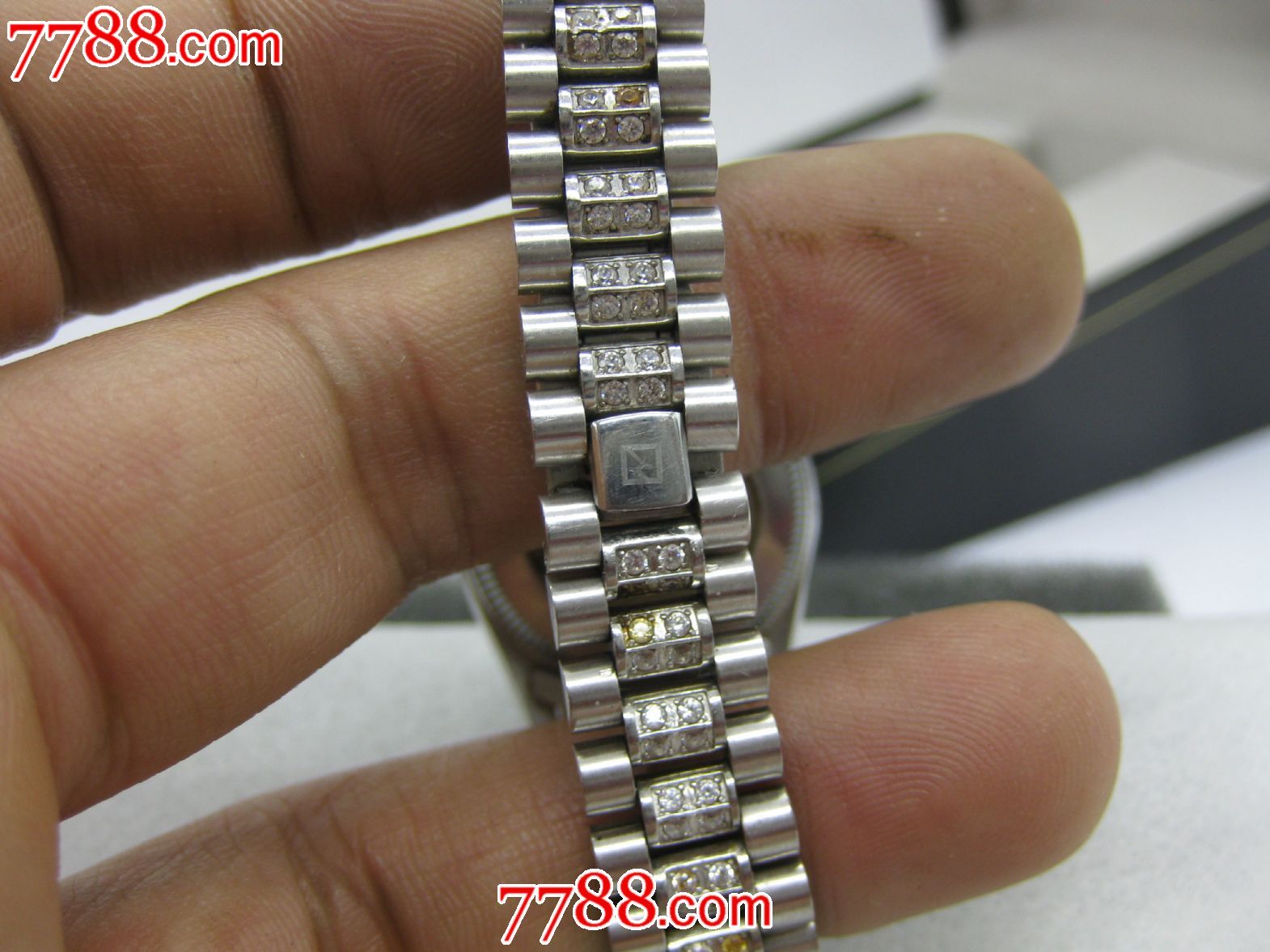 不知名字的镀白金满天星女表【reset]