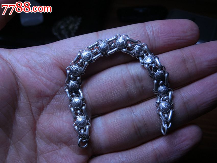 老银梅花手链一条