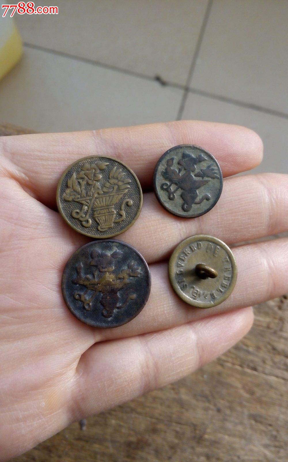 民国铜扣花蓝图老铜扣子三枚花蓝图铜纽扣服饰纽扣背面款字老铜扣-价