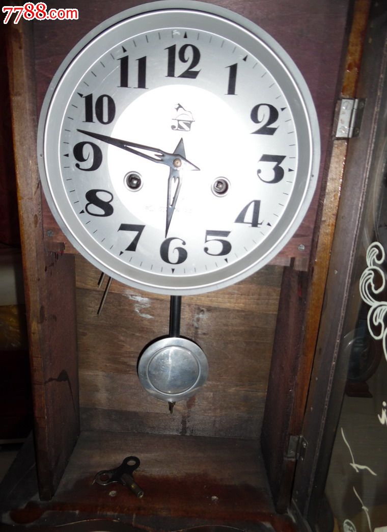 少见的--哈尔滨产的--金狮牌--挂钟