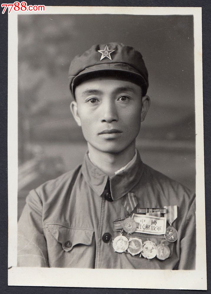 带多枚勋章的军人,清晰摄于安东-价格:100元-se28504475-老照片-零售