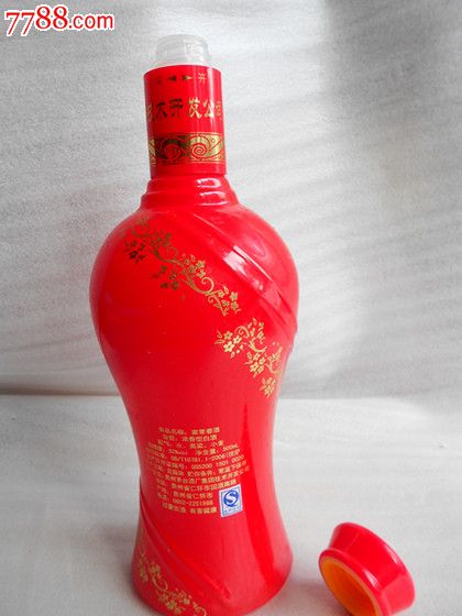 贵州茅台集团的家常春典藏酒酒瓶