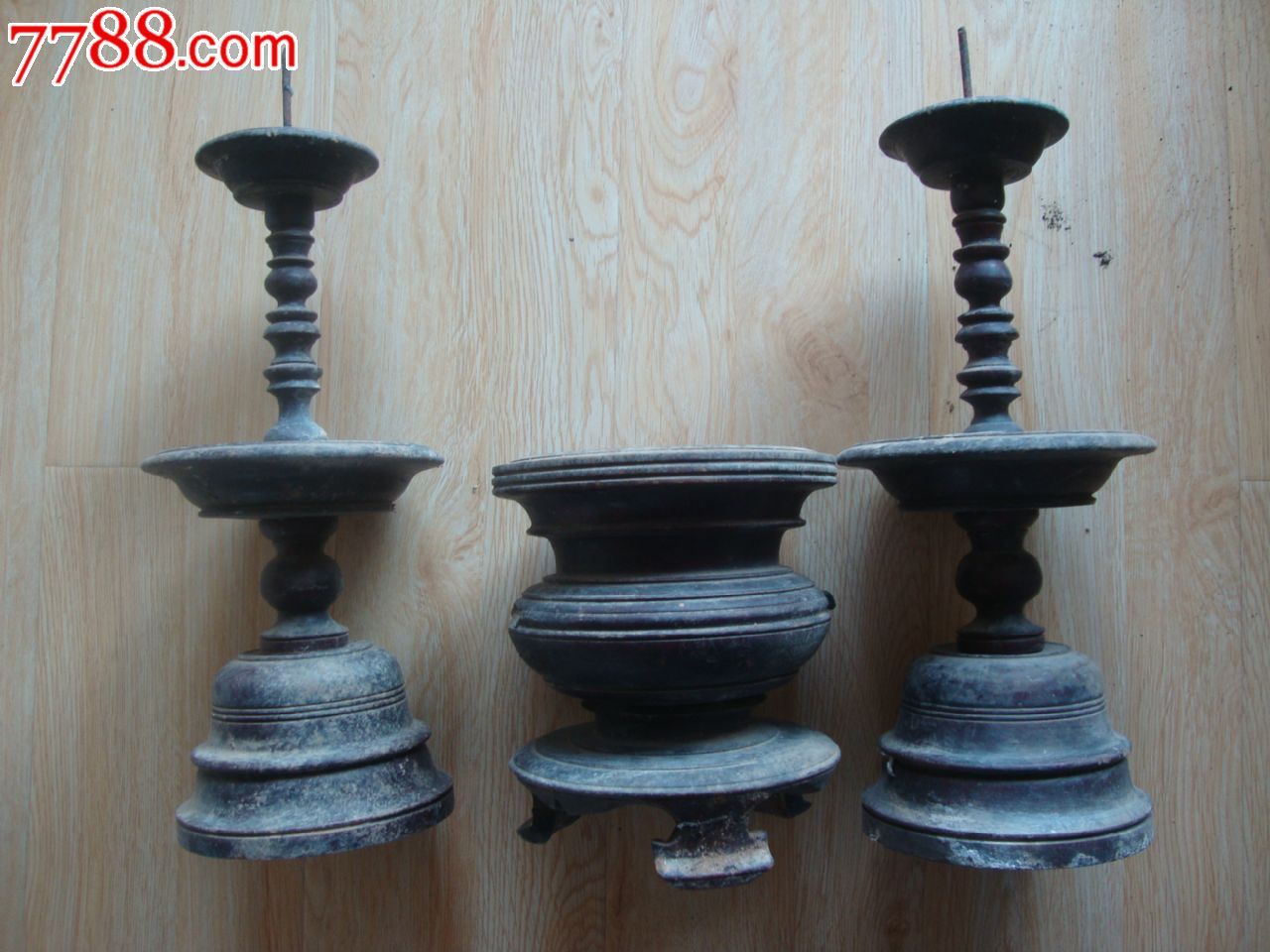 怀旧民国木雕祭祀用蜡烛台香炉一套民俗收藏摆件标本影视道具包老