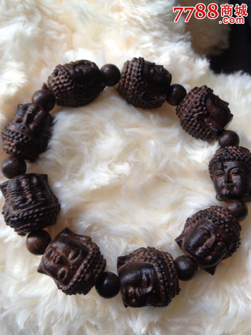 檀香释迦佛头手串!9珠!放鼻间有淡淡清香!夏天戴手上,送人都合适
