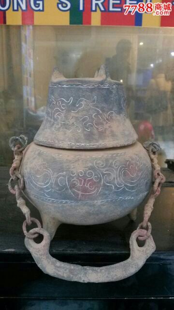 古代三角铜锅带盖