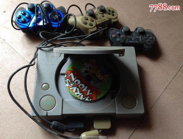 索尼ps光盘游戏机(买一送一)