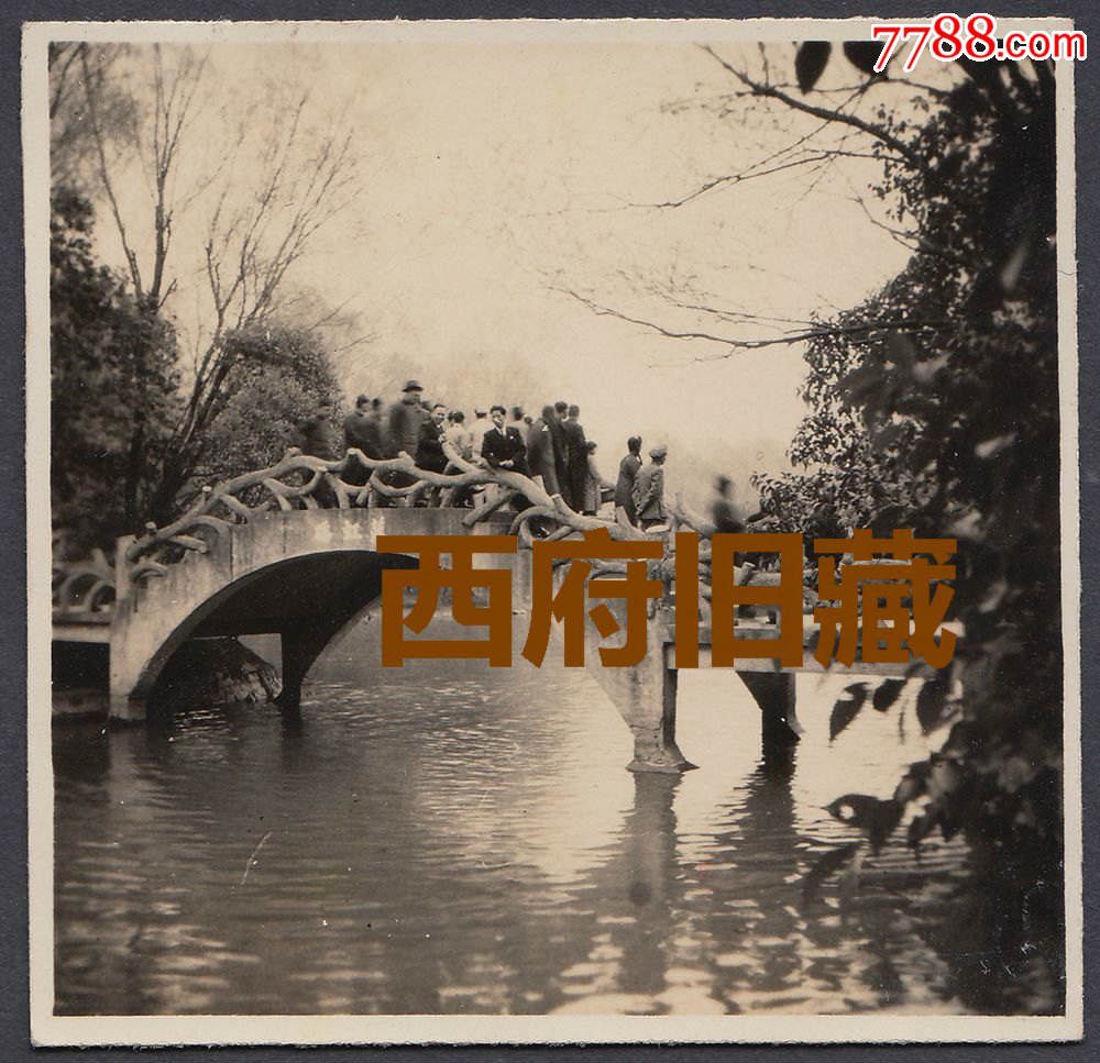 民国老照片,武汉中山公园落虹桥,设计经典的名桥,51年后题字就更改了