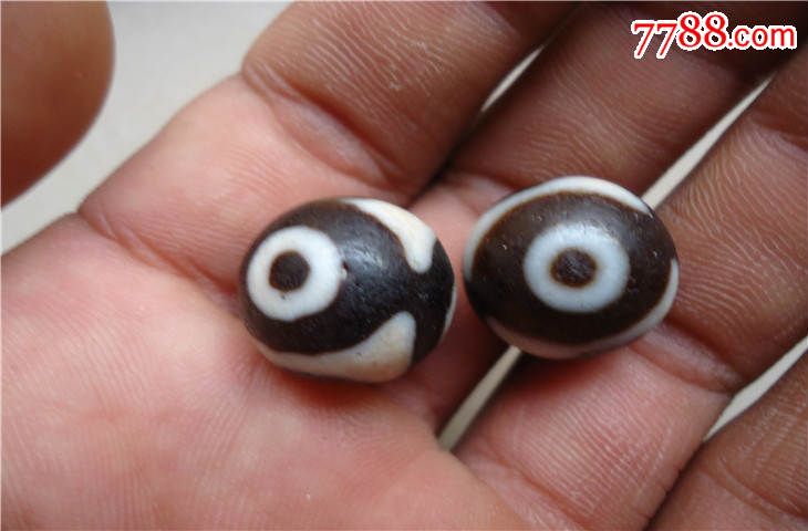 《004》西藏玉髓三眼圆天珠两颗